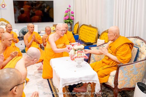 ภาพ No.342138:วันศุกร์ที่ 31 กรกฎาคม พ.ศ.2569 พระภิกษุวัดพระธรรมกาย ทำวัตรพระผู้ใหญ่เนื่องในวันเข้าพรรษา