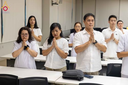 ภาพ No.324868:วันพฤหัสบดีที่ 23 เมษายน พ.ศ.2569  หลวงพ่อทัตตชีโว รองเจ้าอาวาสวัดพระธรรมกาย ถวายการต้อนรับและปฏิสันถารคณะชาวอินโดนีเซีย