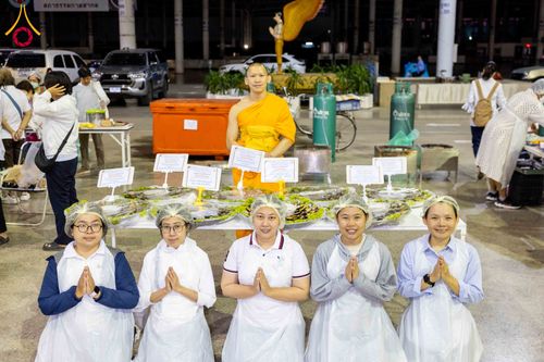 ภาพ No.302987:วันที่ 26 มกราคม พ.ศ. 2569 พิธีถวายภัตตาหารเป็นสังฆทาน แด่พระธรรมยาตรา ณ วัดพระธรรมกาย  จังหวัดปทุมธานี ในโครงการธรรมยาตรา กตัญญูบูชา มหาปูชนียาจารย์ พระมงคลเทพมุนี(สด จนฺทสโร) พระผู้ปราบมาร อนุสรณ์สถาน 7 แห่ง ปีที่ 14