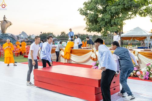 ภาพ No.282514:วันที่ 19 -20 ธันวาคม พ.ศ.2568 เบื้องหลังความสำเร็จ ของการจัดงานตักบาตร พระ 10,000 รูป Skywalk กาญจนบุรี