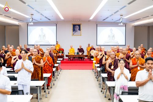 ภาพ No.325605:วันที่ 24 เมษายน พ.ศ.2569 หลวงพ่อทัตตชีโว รองเจ้าอาวาสวัดพระธรรมกาย ถวายการต้อนรับและปฏิสันถารคณะสงฆ์เมียนมาร์