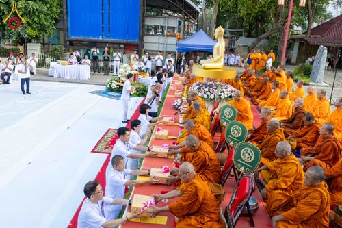 ภาพ No.313931:วันอาทิตย์ที่ 14 มีนาคม พ.ศ. 2569 ทำบุญเมืองหาดใหญ่ตักบาตรพระ 1,109 รูป เติมบุญใหญ่ หลังวิกฤตมหาอุทกภัย ณ ซุ้มประตูไชน่าทาวน์ ถนนศุภสารรังสรรค์ อ.หาดใหญ่ จ.สงขลา