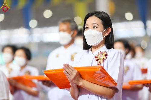 ภาพ No.86313:วันธรรมชัย ปีที่ 55 พิธีทอดผ้าป่ากฐินสมทบครั้งที่1, พิธีเจริญพุทธมนต์ ลูกนิมิตมหาสมบัติฯ พิธีจุดประทีป,พิธีฉลองชัยสวดมนต์บทธัมมจักกัปปวัตนสูตร วันอาทิตย์ที่ 27 สิงหาคม พ.ศ.2566 ณ สภาธรรมกายสากล / มหารัตนวิหารคด วัดพระธรรมกาย