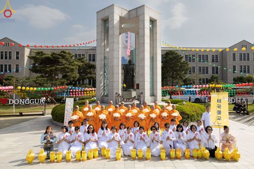 ภาพ No.81085:Lotus Lantern Festival 2023  เทศกาลโคมดอกบัว เนื่องในวันวิสาขบูชา   ของชาวพุทธทุกชาติ ทุกนิกาย ในสาธารณรัฐเกาหลีใต้ วันที่ 20-21 พฤษภาคม พ.ศ. 2566