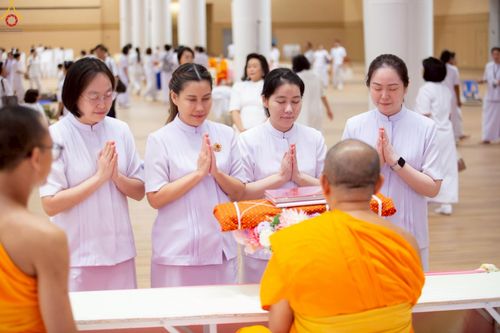 ภาพ No.228449:วันอาทิตย์ที่ 8 มิถุนายน พ.ศ. 2568 พิธีถวายทุนสนับสนุนพระไตรปิฎกฉบับธรรมชัย และอนุรักษ์คัมภีร์โบราณ ณ ห้องแก้วสารพัดนึก 2 วัดพระธรรมกาย