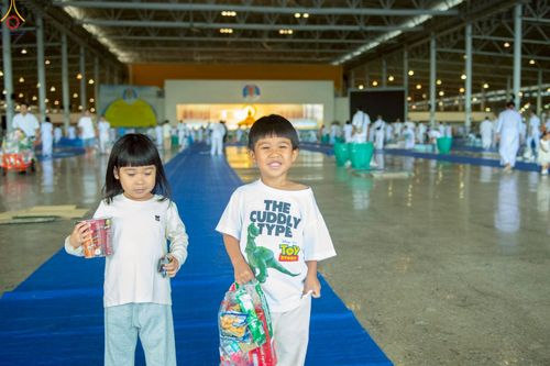 ภาพ No.263987:วันอาทิตย์ที่ 2 พฤศจิกายน พ.ศ. 2568 พิธีตักบาตรอาทิตย์ต้นเดือน ณ บ้านแก้วเรือนทองคุณยายฯ วัดพระธรรมกาย