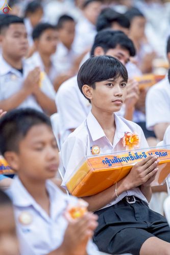 ภาพ No.246047:วันเสาร์ที่ 13 กันยายน พ.ศ. 2568 พิธีมอบผ้าไตรประธานกฐินสัมฤทธิ์เด็กดี V-Star ณ สภาธรรมกายสากล วัดพระธรรมกาย