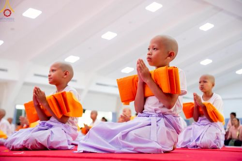 ภาพ No.213906:วันเสาร์ที่ 29 มีนาคม พ.ศ. 2568 พิธีตัดปอยผม ขอขมาผู้ปกครอง มอบบาตร-ผ้าไตร และพิธีบรรพชาสามเณร ณ ศูนย์ปฏิบัติธรรมจังหวัดระยอง (บ้านช่องลม) ต.บางบุตร อ.บ้านค่าย จ.ระยอง