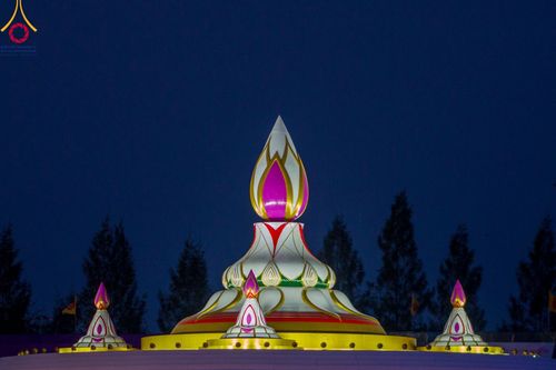 ภาพ No.109704:พิธีจุดประทีปถวายเป็นพุทธบูชา และบูชาธรรมมหาปูชนียาจารย์ วันที่ 10 มกราคม พ.ศ. 2567 ณ อนุสรณ์สถานคลองบางนางแท่น อ.สามพราน จ.นครปฐม