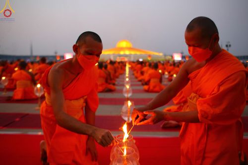 ภาพ No.122104:พิธีจุดประทีปถวายเป็นพุทธบูชา และบูชาธรรมมหาปูชนียาจารย์ พระมงคลเทพมุนี(สด จนฺทสโร) ในโครงการธรรมยาตรา กตัญญูบูชา มหาปูชนียาจารย์ พระมงคลเทพมุนี(สด จนฺทสโร) พระผู้ปราบมาร อนุสรณ์สถาน 7 แห่ง ปีที่ 12 วันที่ 31 มกราคม พ.ศ. 2567 ณ วัดพระธรรมกาย จ.ปทุมธานี