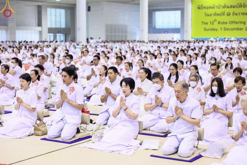 ภาพ No.177706:พิธีตักบาตรและพิธีบูชาข้าวพระ ในวันอาทิตย์ต้นเดือนที่ 1 ธันวาคม พ.ศ. 2567 ณ สภาธรรมกายสากล วัดพระธรรมกาย