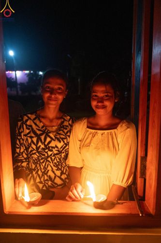 ภาพ No.141177:PhotoStory มหาศรัทธา ธรรมยาตราศรีลังกา EP.6 พิธีจุดวิสาขประทีป 6 วัด ถวายเป็น พุทธบูชา  โครงการสยาม-ลังกา ธรรมยาตรา  ฉลองเทศกาลวิสาขบูชาแห่งชาติ ศรีลังกา  บูชาธรรม 80 ปี หลวงพ่อธัมมชโย วันที่ 16 พฤษภาคม พ.ศ. 2567