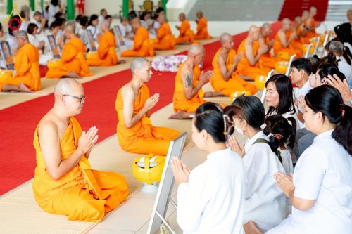 ภาพ No.256315:วันที่ 4 ตุลาคม พ.ศ. 2568 พิธีบรรพชาอุปสมบท  โครงการอุปสมบทหมู่บูชาธรรม 141 ปี  พระมงคลเทพมุนี (สด จนฺทสโร) ณ โบสถ์พระไตรปิฏก วัดพระธรรมกาย จ.ปทุมธานี