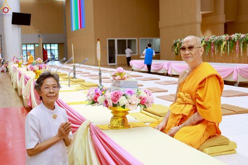 ภาพ No.225476:วันอาทิตย์ที่ 18 พฤษภาคม พ.ศ. 2568 พิธีร่วมบุญการศึกษา พระภิกษุ สามเณร ณ ห้องแก้วสารพัดนึก 2 วัดพระธรรมกาย