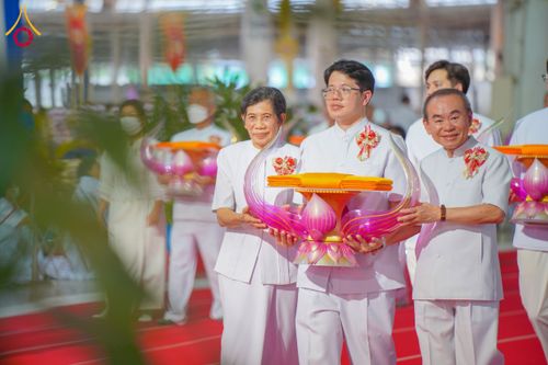 ภาพ No.134433:พิธีทอดผ้าป่าสมทบ มหาสังฆทาน 10,000 วัด ทั่วไทย วันอาทิตย์ต้นเดือนที่ 7 เมษายน พ.ศ.2567 ณ ห้องแก้วสารพัดนึก 1 สภาธรรมกายสากล  วัดพระธรรมกาย จ.ปทุมธานี