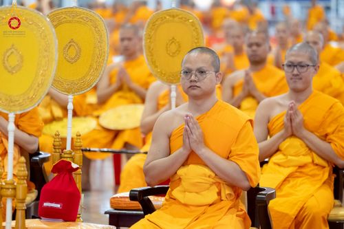 ภาพ No.237570:วันอาทิตย์ที่ 10 สิงหาคม พ.ศ.2568 พิธีมอบใบประกาศเกียรติคุณ โครงการสอบบาลี "ฉลองแชมป์" บูชาธรรม 80 ปี หลวงพ่อธัมมชโย ประจำปี 2568 และ พิธีมอบดวงแก้วสามเณรทรงบาลีไวยากรณ์ ณ สภาธรรมกายสากล วัดพระธรรมกาย ปทุมธานี