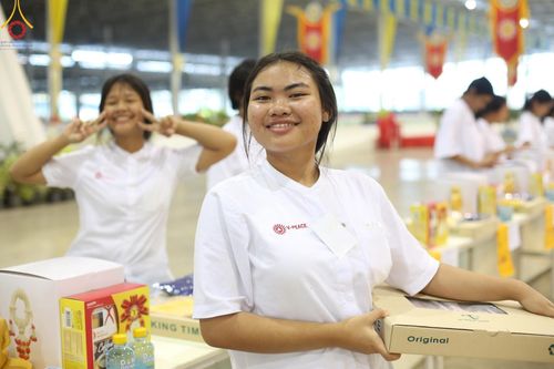 ภาพ No.61472:V.36 ทุ่มเทเพื่อพ่อ 80 ปี ภาพการเตรียมงานของหน่วยงานต่างๆ เพื่อพิธีฉลองอายุวัฒนมงคล 80 ปี หลวงพ่อธัมมชโย และรับถวายมหาสังฆทาน 10,000 กว่าวัดทั่วประเทศ ในวันคุ้มครองโลก จันทร์ที่ 22 เมษายน พ.ศ.2567