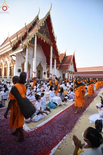 ภาพ No.110518:พิธีต้อนรับพระธรรมยาตรา ในโครงการธรรมยาตรากตัญญูบูชา มหาปูชนียาจารย์ พระมงคลเทพมุนี(สด จนฺทสโร) พระผู้ปราบมาร อนุสรณ์สถาน 7 แห่ง ปีที่ 12 วันที่ 11 มกราคม พ.ศ. 2567 ณ อนุสรณ์สถานลำดับที่ 3 สถานที่เกิดใหม่ในเพศสมณะ วัดสองพี่น้อง จ.สุพรรณบุรี