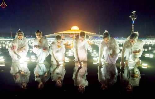 ภาพ No.244339:วันที่ 7 กันยายน พ.ศ. 2568 พิธีจุดประทีป วันครูผู้ค้นพบวิชชาธรรมกาย ณ ลานธรรมฯ และวิหารคด วัดพระธรรมกาย