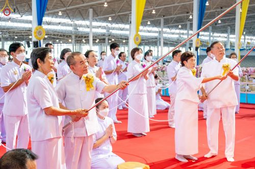 ภาพ No.86969:พิธีตักบาตร , พิธีบูชาข้าวพระ , พิธีจุดเทียนใจ ไฟนิรันดร์ อนันตชัย ในวันอาทิตย์ต้นเดือน 3 กันยายน พ.ศ. 2566 ณ วัดพระธรรมกาย