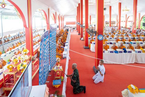 ภาพ No.234511:วันพฤหัสบดีที่ 24 กรกฎาคม พ.ศ. 2568 พิธีถวายสังฆทานแก่คณะสงฆ์ 323 วัด , พิธีมอบกองทุนหนุนแรงใจช่วยครูใต้ , พิธีทำบุญส่วนกุศลแด่ผู้วายชนม์ ในเหตุการณ์ความไม่สงบ 4 จังหวัด ชายแดนภาคใต้ (ปัตตานี , ยะลา , นราธิวาส , สงขลา) ปีที่ 21 ครั้งที่ 179 ณ วัดเวฬุวัน 