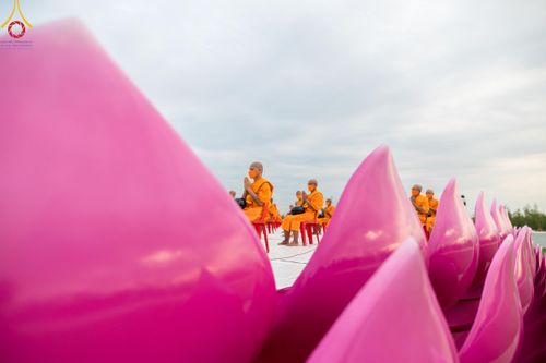 ภาพ No.118596:พิธีตักบาตรพระธรรมยาตรา ปีที่ 12 ณ อนุสรณ์สถานลำดับที่ 5 สถานที่เผยแผ่วิชชาธรรมกายครั้งแรก อนุสรณ์สถานบางปลา จ.นครปฐม วันที่ 25 มกราคม พ.ศ. 2567