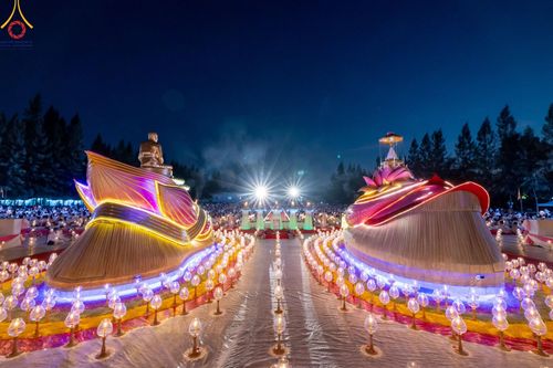 ภาพ No.192766:พิธีจุดประทีปถวายเป็นพุทธบูชา และบูชาธรรมมหาปูชนียาจารย์ ณ อนุสรณ์สถานคลองบางนางแท่น อ.สามพราน จ.นครปฐม ในโครงการธรรมยาตรา กตัญญูบูชา มหาปูชนียาจารย์ พระมงคลเทพมุนี(สด จนฺทสโร) พระผู้ปราบมาร อนุสรณ์สถาน 7 แห่ง ปีที่ 13 วันที่ 10 มกราคม พ.ศ. 2568
