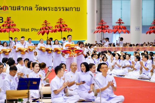 ภาพ No.167832:พิธีทอดกฐิน และ พิธีกรานกฐิน ในวันอาทิตย์ที่ 3 พฤศจิกายน พ.ศ. 2567 ณ วัดพระธรรมกาย จ.ปทุมธานี