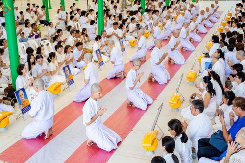 ภาพ No.228989:วันเสาร์ที่ 14 มิถุนายน พ.ศ. 2568 พิธีเวียนประทักษิณ , พิธีขอขมารับผ้าไตร ในโครงการบรรพชาอุปสมบทหมู่ ผู้บริหารรุ่นที่ 15 และ อุดมศึกษา รุ่นที่ 52 ณ โบสถ์พระไตรปิฎก วัดพระธรรมกาย