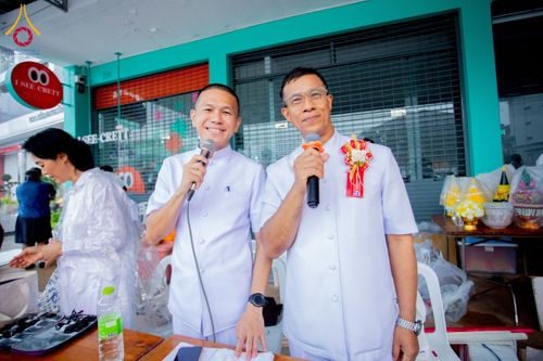 ภาพ No.226208:วันอาทิตย์ที่ 25 พฤษภาคม พ.ศ. 2568 พิธีตักบาตรพระ 1,000 รูปเมืองตรัง ครบรอบ 110 ปี เมืองทับเที่ยง ถวายเป็นพุทธบูชา ถวายเป็นพระราชกุศลแด่รัชกาลที่ 10 และอุทิศส่วนกุศลแด่อดีตเจ้าเมืองตรัง และบรรพบุรุษ ณ บริเวณหน้าศาลากลางจังหวัดตรัง ถนนพระราม 6