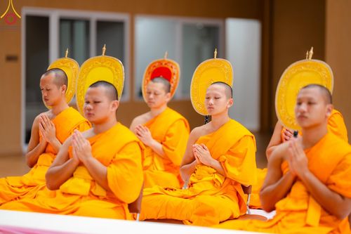 ภาพ No.153326:พิธีมุทิตาสักการะ พระภิกษุ-สามเณร ผู้สอบไล่ได้เปรียญธรรม ประโยค 1-2 ถึงประโยค ป.ธ.9 และบาลีศึกษา ประโยค1-2 ถึง บ.ศ.9 , พิธีมอบดวงแก้วสามเณรผู้ทรงบาลีไวยากรณ์ วัดพระธรรมกาย และ ศูนย์ส่งเสริมศีลธรรมในประเทศและต่างประเทศ วันอาทิตย์ที่ 8 กันยายน พ.ศ.2567