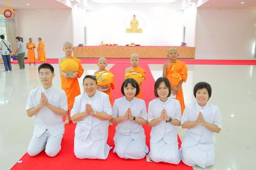 ภาพ No.216317:วันเสาร์ที่ 5 เมษายน พ.ศ. 2568 พิธีตัดปอยผม พิธีขอขมาผู้ปกครอง พิธีขอขมามอบผ้าไตร พิธีบรรพชา พิธีถวายบาตรสามเณร ณ ศูนย์ปฏิบัติธรรมและศูนย์อบรมเยาวชนเพชรบุรี ต.ท่าแลง อ.ท่ายาง จ.เพชรบุรี