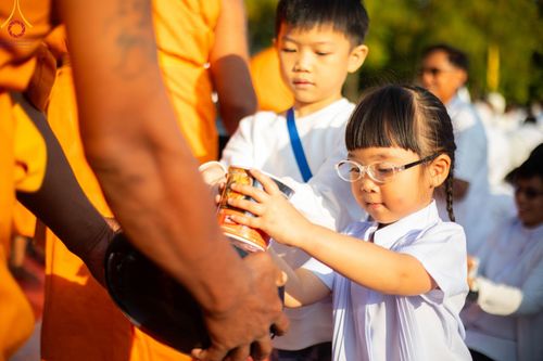 ภาพ No.193087:พิธีตักบาตรพระธรรมยาตรา ณ อนุสรณ์สถานคลองบางนางแท่น อ.สามพราน จ.นครปฐม ในโครงการธรรมยาตรา กตัญญูบูชา มหาปูชนียาจารย์ พระมงคลเทพมุนี(สด จนฺทสโร) พระผู้ปราบมาร อนุสรณ์สถาน 7 แห่ง ปีที่ 13 วันที่ 11 มกราคม พ.ศ.2568
