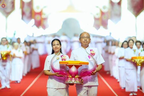 ภาพ No.240824:วันพุธที่ 27 สิงหาคม พ.ศ. 2568 พิธีทอดผ้าป่าเพื่อสร้างอาคาร  82 ปี หลวงพ่อธัมมชโย สมทบกฐินวัดพระธรรมกาย และกฐิน 30,000 วัดทั่วประเทศ ครั้งที่ 1