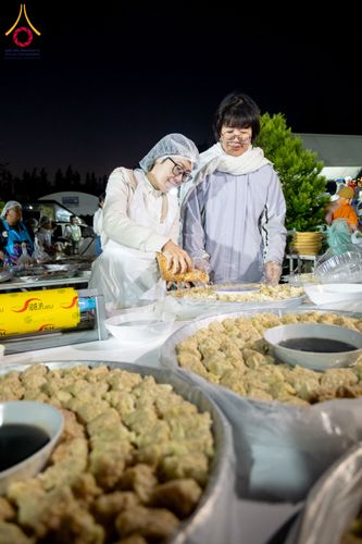 ภาพ No.292515:วันที่ 12 มกราคม พ.ศ. 2569 พิธีถวายภัตตาหารเป็นสังฆทาน แด่พระธรรมยาตรา ณ อนุสรณ์สถานมหาวิหารพระมงคลเทพมุนี (โลตัสแลนด์) อ.สองพี่น้อง จ.สุพรรณบุรี ในโครงการธรรมยาตรา กตัญญูบูชา มหาปูชนียาจารย์ พระมงคลเทพมุนี(สด จนฺทสโร) พระผู้ปราบมาร อนุสรณ์สถาน 7 แห่ง ปี