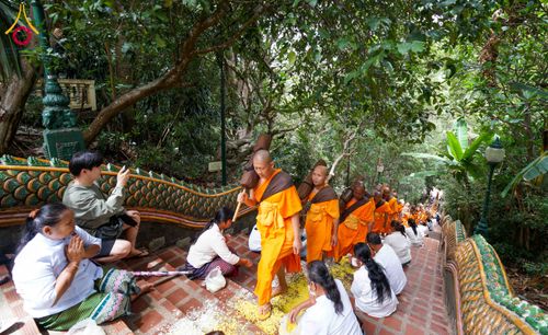 ภาพ No.329174:วันเสาร์ที่ 16 พฤษภาคม พ.ศ.2569 ธรรมยาตรา เดินดูดวงขึ้นดอยฉลองแชมป์บาลี วัดบ้านขุน อำเภอฮอด จังหวัดเชียงใหม่
