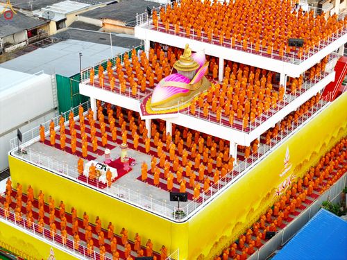 ภาพ No.302832:วันที่ 24 มกราคม พ.ศ. 2569 พิธีจุดประทีปธรรมถวายเป็นพุทธบูชา  และบูชาธรรมมหาปูชนียาจารย์  ณ อาคารธรรมยาตรา กตัญญูบูชามหาปูชนียาจารย์  ตรงข้ามวัดปากน้ำภาษีเจริญ จ.กรุงเทพมหานคร ในโครงการธรรมยาตรา กตัญญูบูชา มหาปูชนียาจารย์ พระมงคลเทพมุนี(สด จนฺทสโร) พระผู