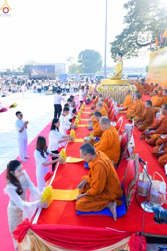 ภาพ No.280216:วันอังคารที่ ๓๐ ธันวาคม พ.ศ. ๒๕๖๘ พิธีตักบาตรพระ ๑,๐๖๙ รูป จังหวัดกาฬสินธุ์   ณ บริเวณสนามหน้าศาลากลาง จังหวัดกาฬสินธุ์ (หลังเก่า)