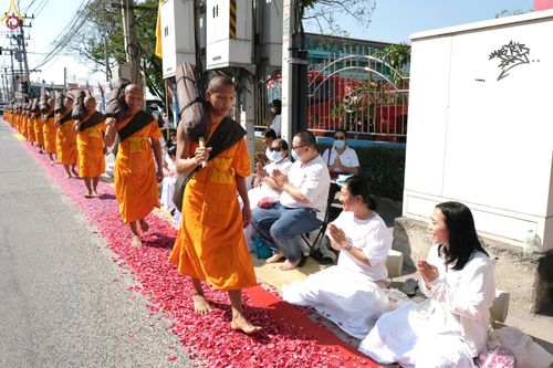 ภาพ No.304180:วันที่ 25 มกราคม พ.ศ. 2569 พิธีต้อนรับพระธรรมยาตรา  รร.สามัคคีราษฏร์บำรุง-วัดพระธรรมกาย ในโครงการธรรมยาตรา กตัญญูบูชา มหาปูชนียาจารย์ พระมงคลเทพมุนี(สด จนฺทสโร) พระผู้ปราบมาร อนุสรณ์สถาน 7 แห่ง ปีที่ 14