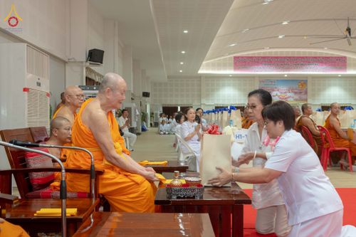 ภาพ No.342704:วันเสาร์ที่ 8 สิงหาคม พ.ศ. 2569  พิธีทักษิณานุปทาน แด่บรรพชนตระกูลผ่องสวัสดิ์และหมู่ญาติที่ล่วงลับไปแล้ว ครั้งที่ 21 ณ พระมหาเจดีย์ทัตตชีโว ศูนย์อบรมเยาวชนกาญจนบุรี