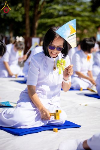 ภาพ No.285825:วันพุธที่ 10 ธันวาคม พ.ศ.2568  พิธีตอกเสาเข็มมงคลต้นสุดท้าย รองรับองค์พระเจดีย์เพื่อสร้างสันติภาพโลก ณ ศูนย์ปฏิบัติธรรมและศูนย์อบรมเยาวชน ชัยนาท