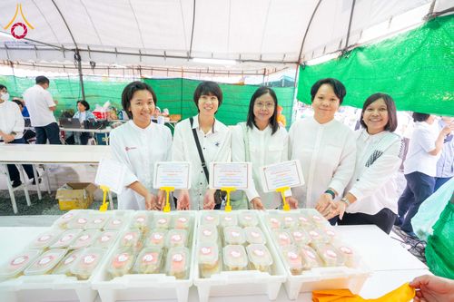 ภาพ No.298509:วันที่ 20 มกราคม พ.ศ. 2569 พิธีถวายภัตตาหารเป็นสังฆทาน แด่พระธรรมยาตรา ณ อนุสรณ์สถานบางปลา วัดบางปลา อำเภอบางเลน จังหวัดนครปฐม ในโครงการธรรมยาตรา กตัญญูบูชา มหาปูชนียาจารย์ พระมงคลเทพมุนี(สด จนฺทสโร) พระผู้ปราบมาร อนุสรณ์สถาน 7 แห่ง ปีที่ 14