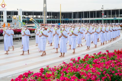 ภาพ No.84069:พิธีเวียนประทักษิณ พิธีวันทาเจดีย์ พิธีขอขมา และมอบผ้าไตร  ในโครงการบรรพชาอุปสมบทหมู่ธรรมทายาทรุ่นเข้าพรรษา และโครงการบรรพชาสามเณรโรงเรียนนานาชาติ รุ่นที่12 ในวันเสาร์ที่ 22 กรกฎาคม พ.ศ. 2566