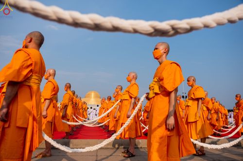 ภาพ No.79095:พิธีอัญเชิญองค์พระบรมพุทธเจ้า 24 องค์ เวียนประทักษิณรอบพระมหาธรรมกายเจดีย์ ณ วัดพระธรรมกาย  วันที่ 2 เมษายน พ.ศ. 2566