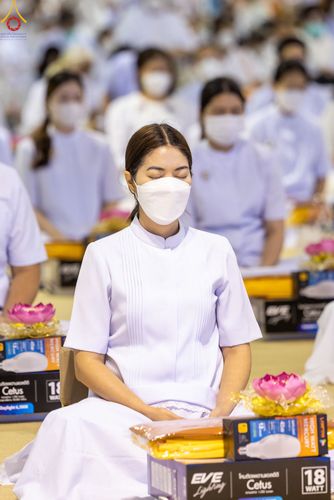 ภาพ No.84457:พิธีถวายผ้าอาบน้ำฝนและประทีปโคมไฟ ในวันอาสาฬหบูชา ณ ห้องแก้วสารพัดนึก 1 วัดพระธรรมกาย วันอังคารที่ 1 สิงหาคม พ.ศ. 2566