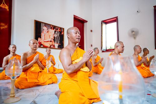 ภาพ No.296823:วันที่ 17 มกราคม พ.ศ. 2569 พิธีจุดประทีปถวายเป็นพุทธบูชา และบูชาธรรมมหาปูชนียาจารย์  ณ วัดโบสถ์บน ต.บางคูเวียง จ.นนทบุรี อนุสรณ์สถานลำดับที่ 4 สถานที่เกิดด้วยกายธรรม ในโครงการธรรมยาตรา กตัญญูบูชา มหาปูชนียาจารย์ พระมงคลเทพมุนี(สด จนฺทสโร) พระผู้ปราบมาร อ