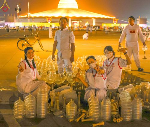 ภาพ No.208296:V.55 สารพัดV สารพัดดี ที่วัดพระธรรมกาย ในโครงการธรรมยาตรา กตัญญูบูชา มหาปูชนียาจารย์ พระมงคลเทพมุนี (สด จนฺทสโร) พระผู้ปราบมาร อนุสรณ์สถาน 7 แห่ง ปีที่ 13 ระหว่างวันที่ 2-31 มกราคม พ.ศ. 2568