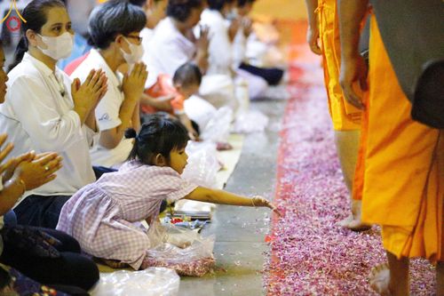 ภาพ No.120527:พิธีต้อนรับพระธรรมยาตรา ในโครงการธรรมยาตรา กตัญญูบูชา มหาปูชนียาจารย์ พระมงคลเทพมุนี(สด จนฺทสโร) พระผู้ปราบมาร อนุสรณ์สถาน 7 แห่ง ปีที่ 12 วันที่ 28 มกราคม พ.ศ. 2567 ณ วัดพระธรรมกาย จ.ปทุมธานี (ชุดที่ 2)