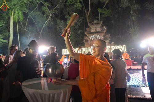 ภาพ No.156593:วัดพุทธบาหลีและวัดพระธรรมกาย จัดปฏิบัติธรรมนานาชาติ 1,151 คนจาก 78 ประเทศ ใน "วันสันติภาพสากล" ณ บาหลี อินโดนีเซีย วันเสาร์ที่ 21 กันยายน พ.ศ. 2567 เวลา 16.00-21.00 น. ณ พิพิธภัณฑ์ ARMA เมืองอูบุด จังหวัดบาหลี ประเทศอินโดนีเซีย