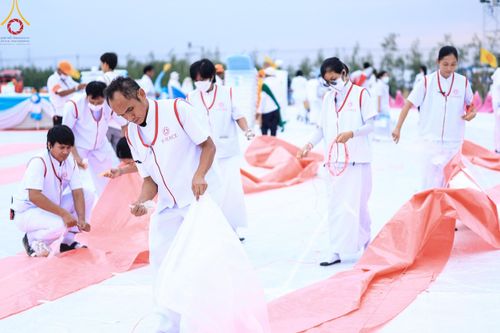 ภาพ No.119601:V.18 ทันทีม การเตรียมงาน เก็บงาน การรับบุญของเจ้าหน้าที่หน่วยงานต่างๆ เพื่อโครงการธรรมยาตรา กตัญญูบูชามหาปูชนียาจารย์ พระมงคลเทพมุนี (สด จนฺทสโร) พระผู้ปราบมาร อนุสรณ์สถาน 7 แห่ง ปีที่ 12 ระหว่างวันที่ 2 - 31 มกราคม พ.ศ.2567